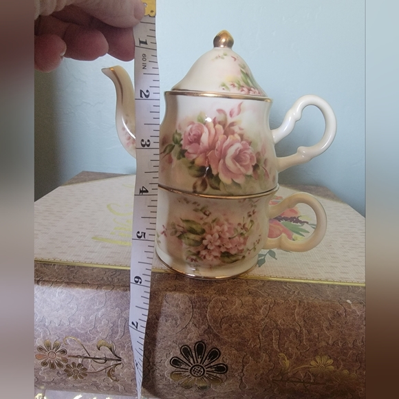 "tea for one" teapot and cup from The Chantilly Tea Room - Picture 3 of 6